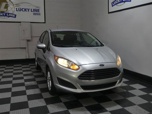 Used 2018 Ford Fiesta SE FWD image 5