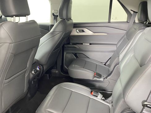 Used 2025 Ford Explorer Active w/ Active Comfort Package image 13