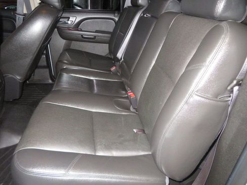 Used 2013 Chevrolet Avalanche LTZ image 27