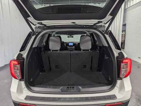 Used 2023 Ford Explorer XLT w/ Equipment Group 202A image 10