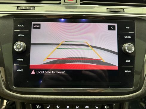 Used 2019 Volkswagen Tiguan SE w/ Panoramic Sunroof Package image 17