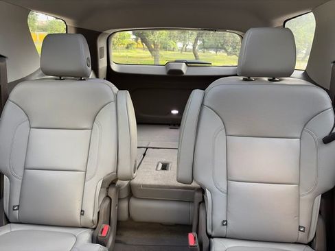 Used 2018 Chevrolet Traverse LT FWD image 18
