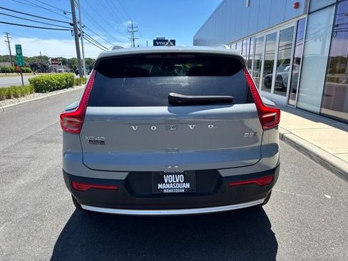 Certified 2025 Volvo XC40 B5 Plus AWD/4WD image 4