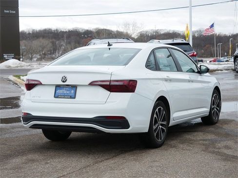 Certified 2022 Volkswagen Jetta Sport image 7