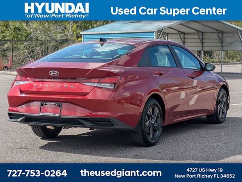 Certified 2023 Hyundai Elantra SEL image 5