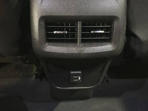 Used 2021 Chevrolet Equinox LT image 29