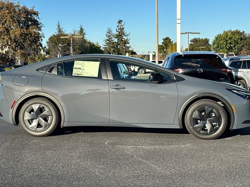 New 2026 Toyota Prius Plug-In Hybrid image 9