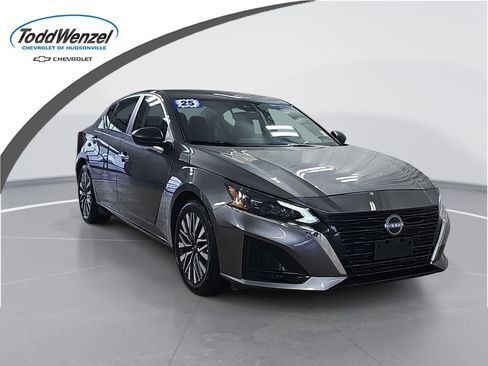 Used 2025 Nissan Altima 2.5 SV FWD image 1