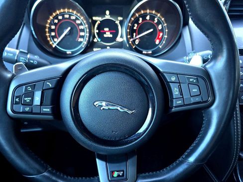 Used 2016 Jaguar F-TYPE R image 16