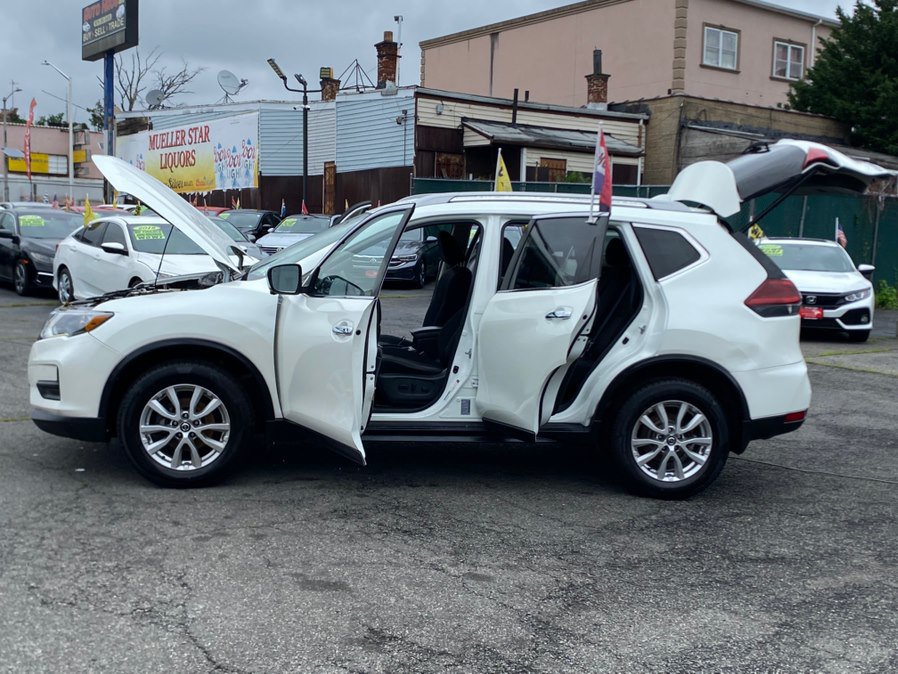 Used 2018 Nissan Rogue SV w/ Premium Package AWD/4WD image 5