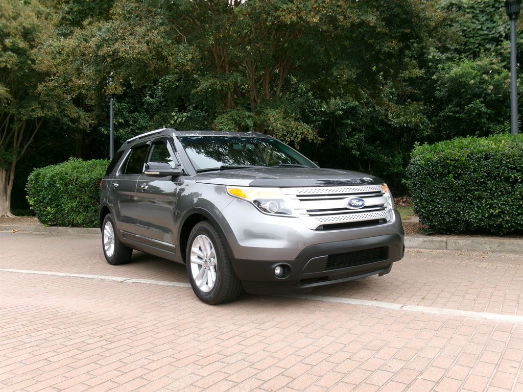 Used 2011 Ford Explorer XLT w/ 202A Rapid Spec Order Code FWD image 4