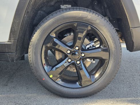 New 2026 Jeep Grand Cherokee Limited image 9