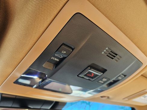 Used 2025 Lexus ES 350 w/ Premium Package image 12