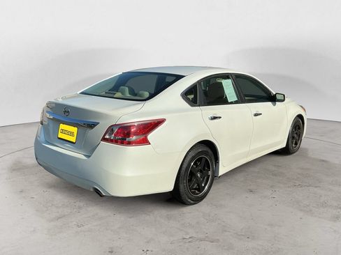 Used 2013 Nissan Altima 2.5 S FWD image 5
