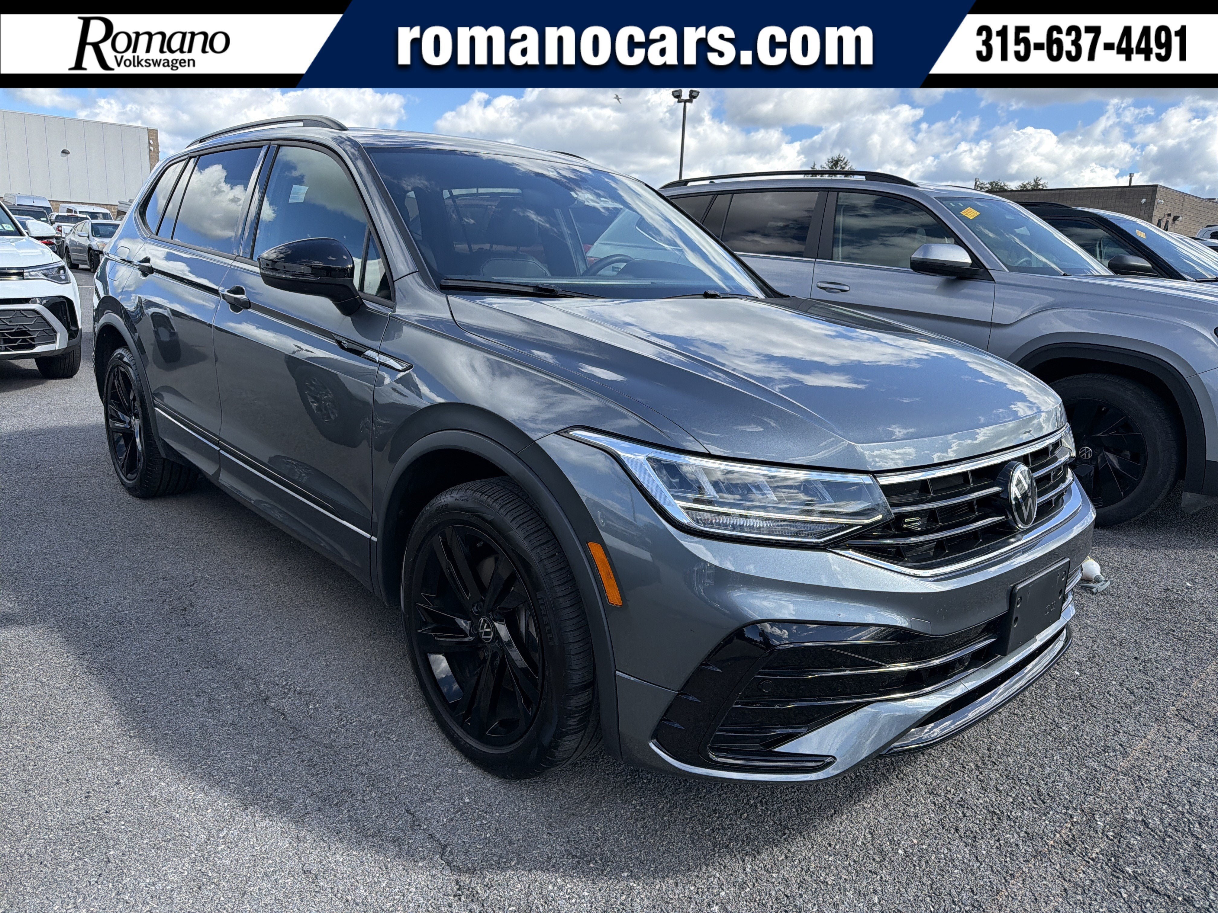 Used 2024 Volkswagen Tiguan SE R-Line AWD/4WD image 1