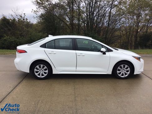 Used 2024 Toyota Corolla LE image 2