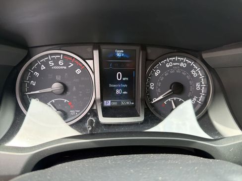 Used 2021 Toyota Tacoma TRD Off-Road w/ Technology Package AWD/4WD image 2
