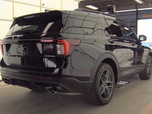 Used 2025 Ford Explorer ST w/ Sun And Sound Package RWD image 3