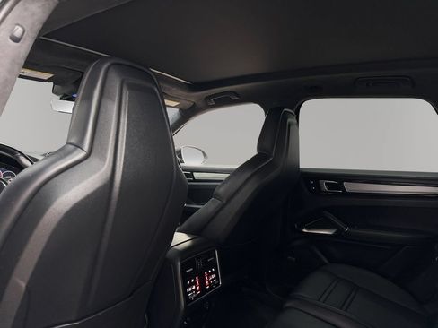 Used 2019 Porsche Cayenne Turbo AWD/4WD image 24