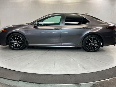 Used 2024 Toyota Camry SE FWD image 2