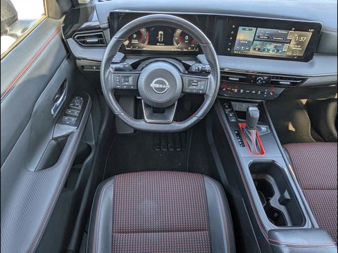 Used 2025 Nissan Kicks SR w/ SR Premium Package image 8