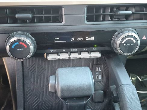 Certified 2025 Toyota Tacoma SR5 AWD/4WD image 17