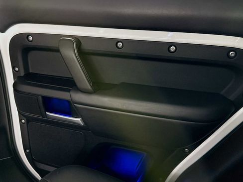 Used 2025 Land Rover Defender 110 S image 24