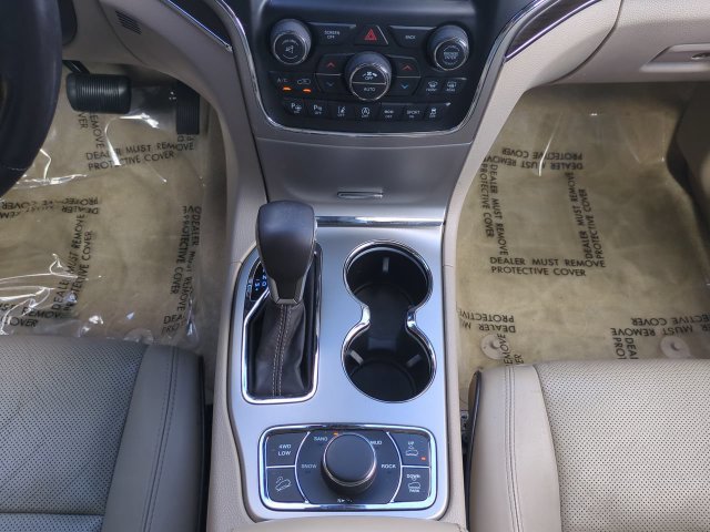Used 2017 Jeep Grand Cherokee Overland w/ Jeep Active Safety Group AWD/4WD image 19