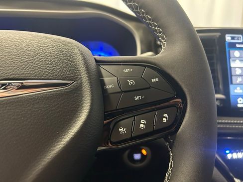 New 2026 Chrysler Pacifica Select image 11