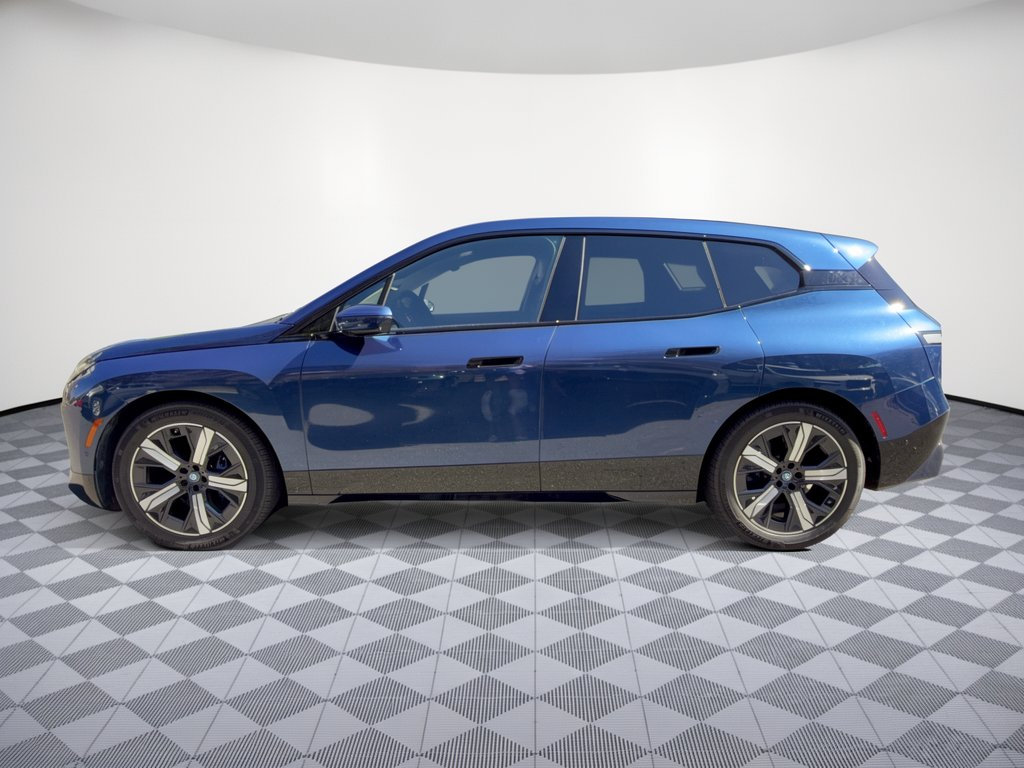 Used 2023 BMW iX xDrive50 w/ Premium Package AWD/4WD image 2