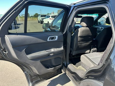 Used 2014 Ford Explorer XLT w/ Equipment Group 201A AWD/4WD image 34