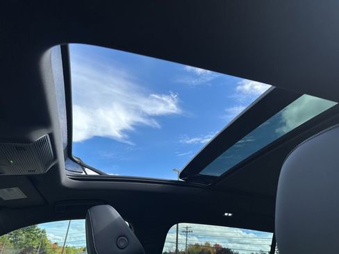 New 2025 Volkswagen Tiguan SE R-Line image 20