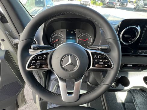 Used 2024 Mercedes-Benz Sprinter 2500 image 21