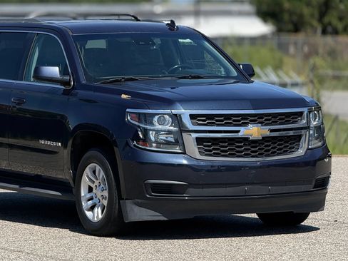 Used 2019 Chevrolet Suburban LT RWD image 15