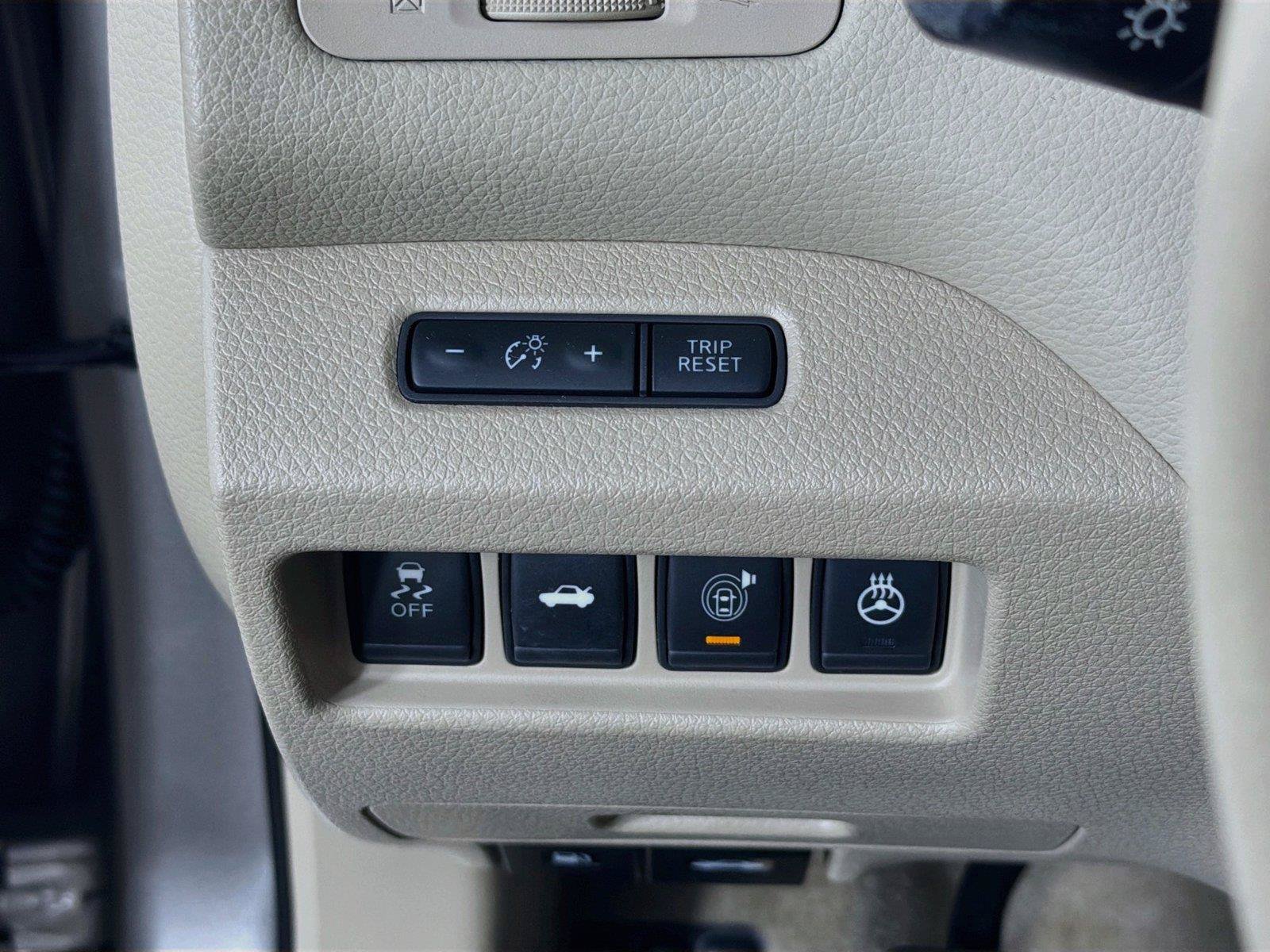 Used 2013 Nissan Altima 3.5 SL w/ Technology Pkg FWD image 17