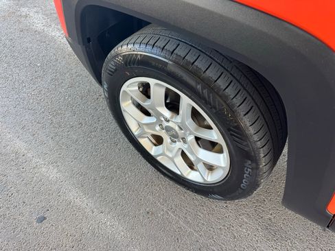 Used 2018 Jeep Renegade Latitude image 31