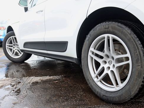 Used 2018 Porsche Macan Sport Edition image 13