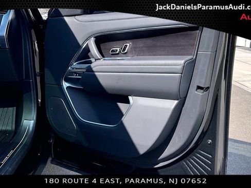 Used 2025 Land Rover Range Rover SE image 16