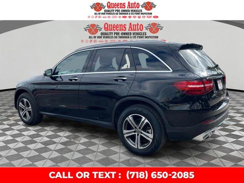 Used 2019 Mercedes-Benz GLC 300 4MATIC w/ Premium Package image 4