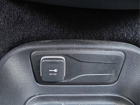 Used 2025 Chrysler Pacifica Select FWD image 19