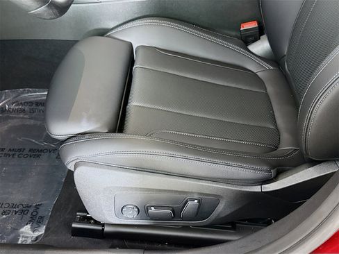 Used 2025 BMW 330i Sedan w/ M Sport Package image 20