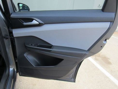Used 2023 Volkswagen Taos SE image 22