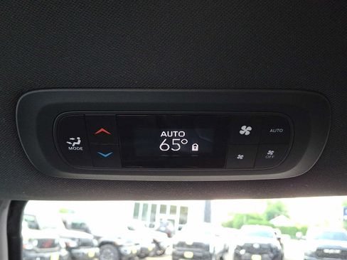 Used 2020 Chrysler Pacifica Touring-L w/ S Appearance Package FWD image 13