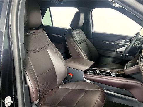 Used 2025 Ford Explorer Platinum w/ Ultimate Package RWD image 7