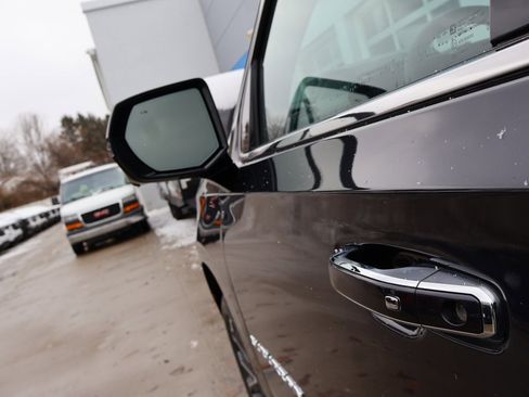 New 2025 Chevrolet Suburban High Country image 11