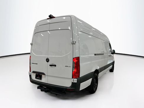 Used 2025 Mercedes-Benz Sprinter 2500 image 7