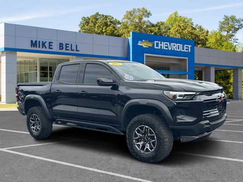 Used 2025 Chevrolet Colorado ZR2 w/ Technology Package AWD/4WD image 1