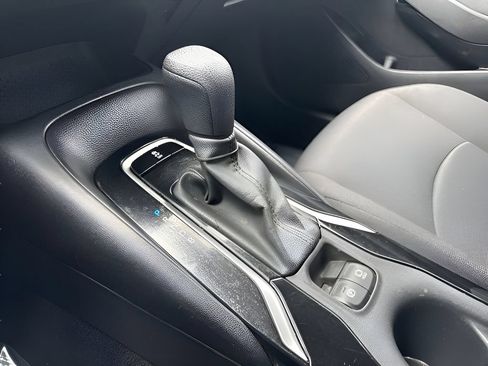 Used 2022 Toyota Corolla LE FWD image 16