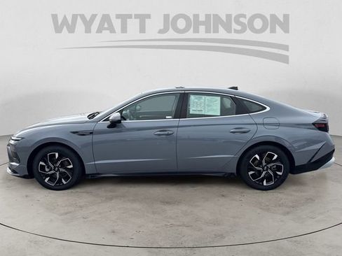 Used 2024 Hyundai Sonata SEL FWD image 2