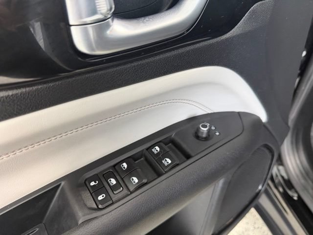 Used 2023 Jeep Compass Limited AWD/4WD image 9